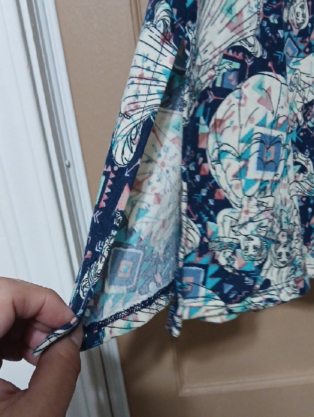 LuLaRoe Disney Princess Perfect T Large - Picture 7 of 7
